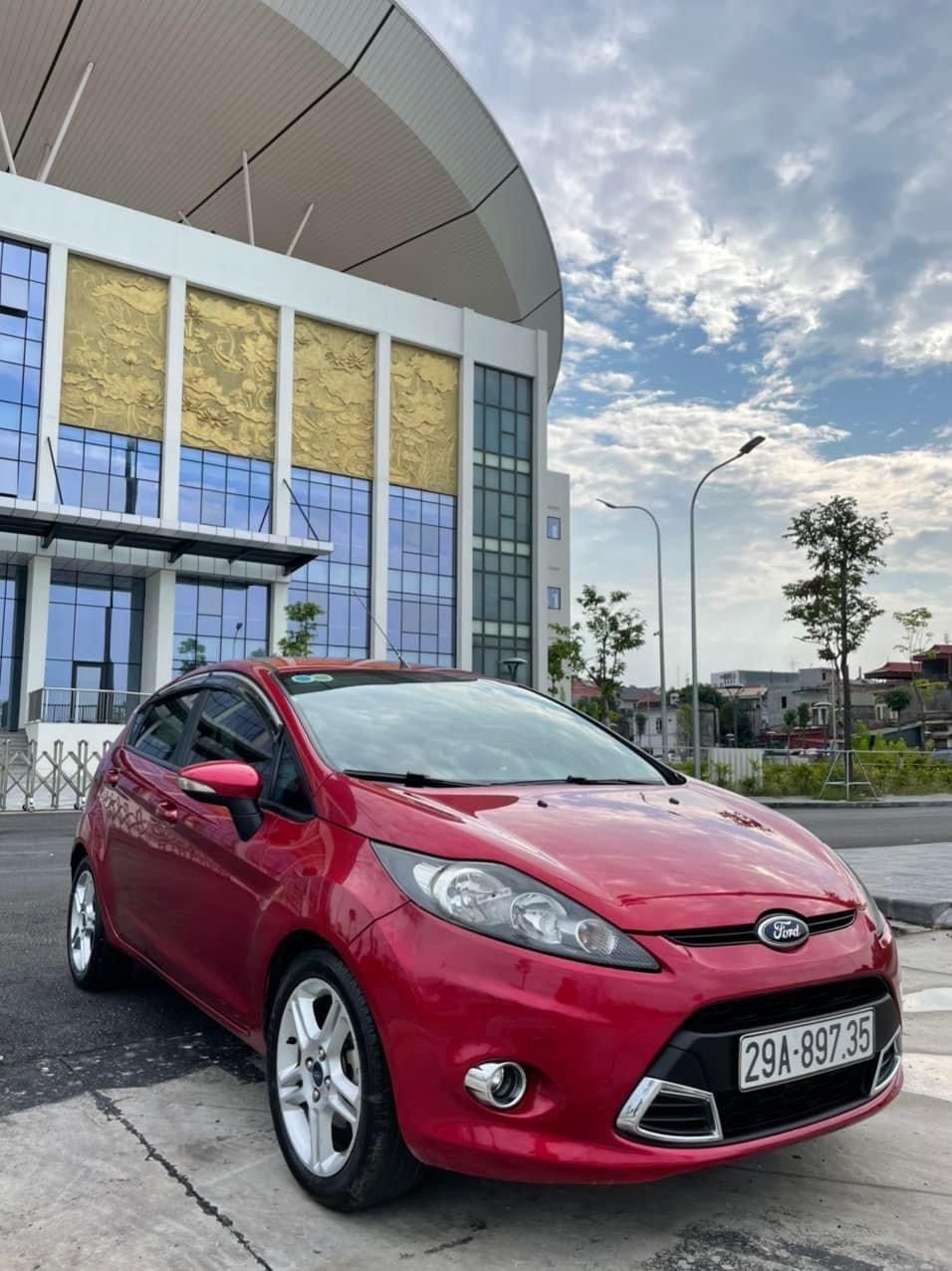 Ford Fiesta 2013 - Màu đỏ