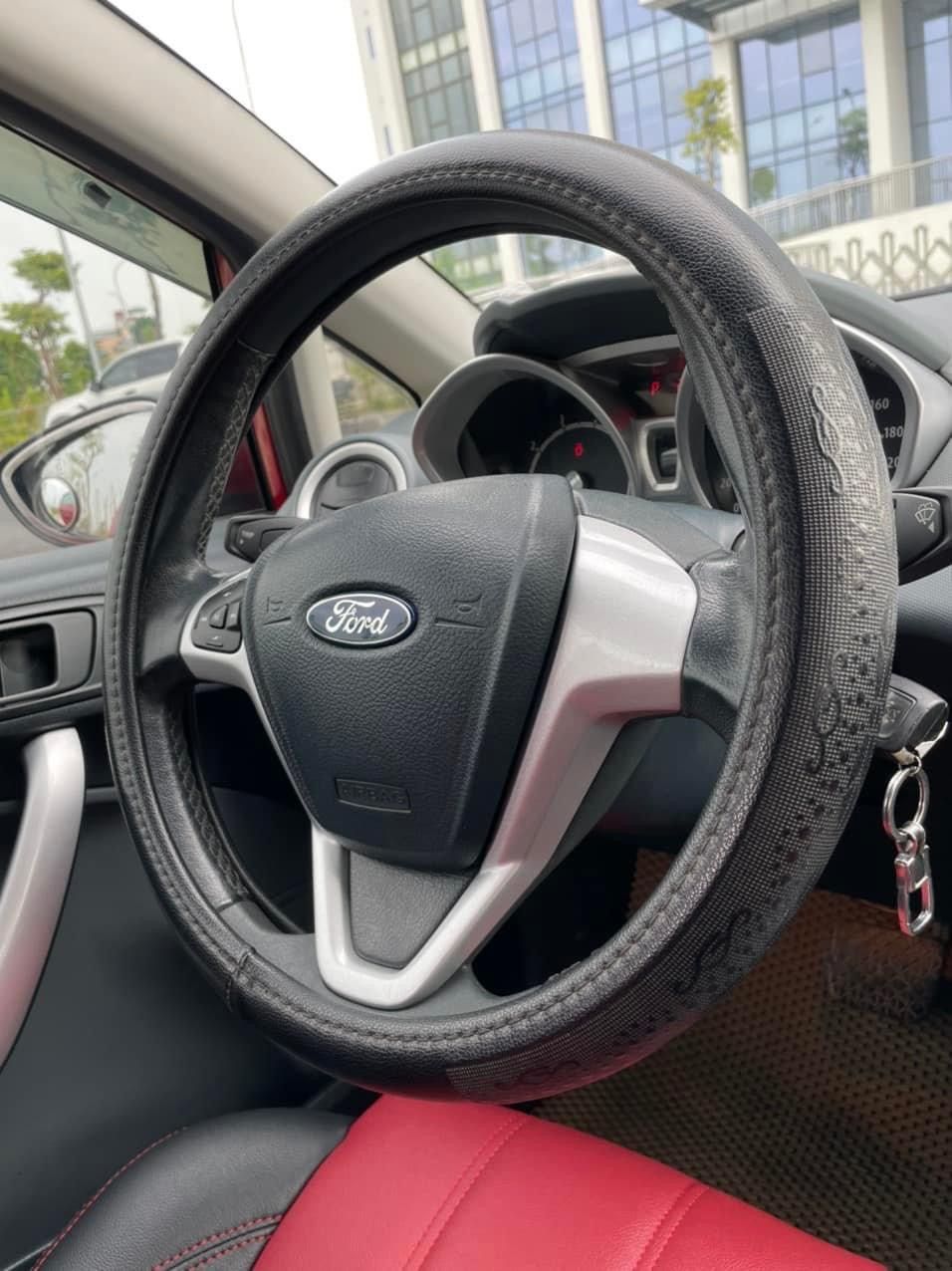 Ford Fiesta 2013 - Màu đỏ