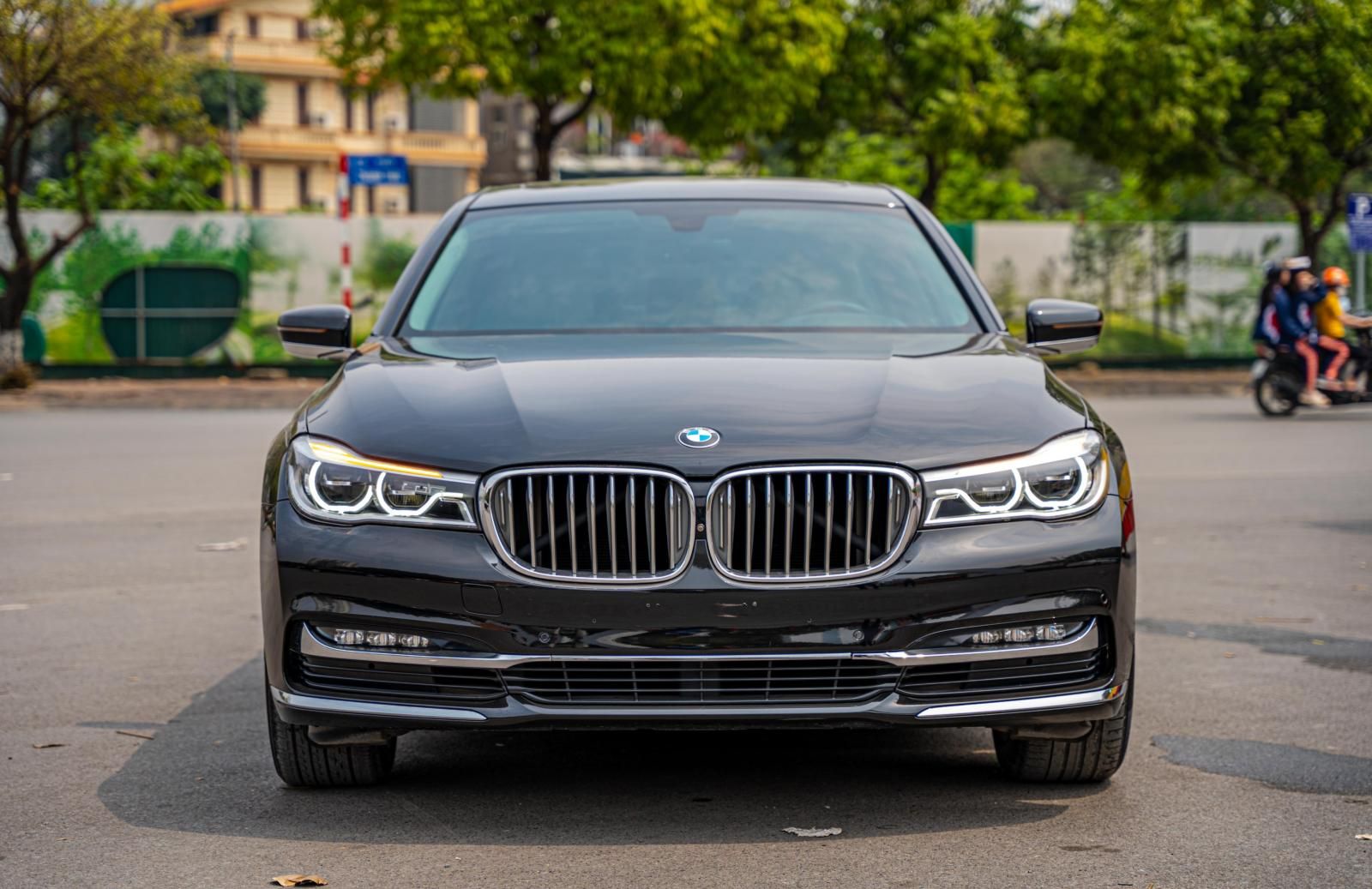 BMW 740Li 2018 - Xe màu đen sang trọng