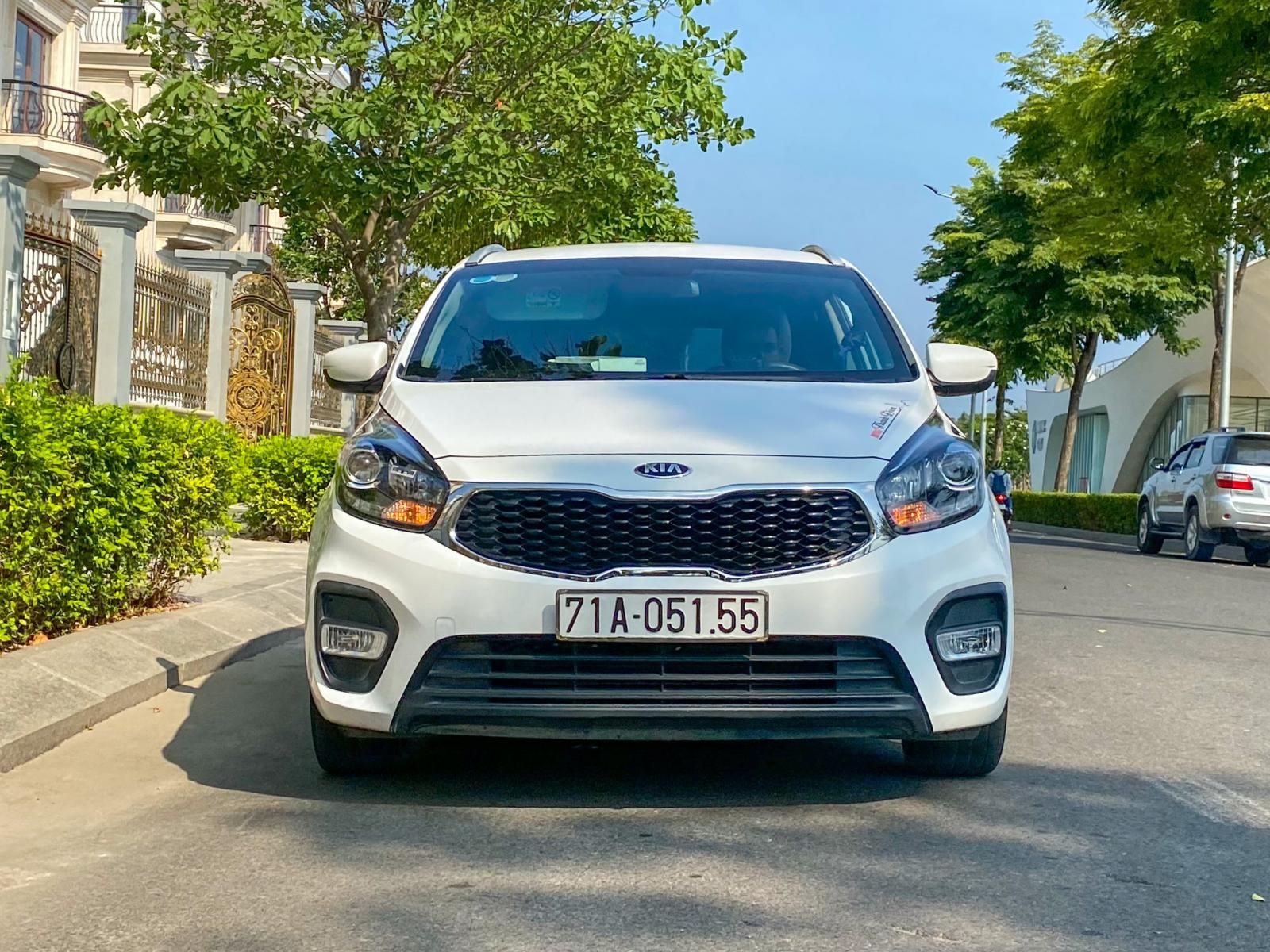 Kia Rondo 2018 - Xe màu trắng