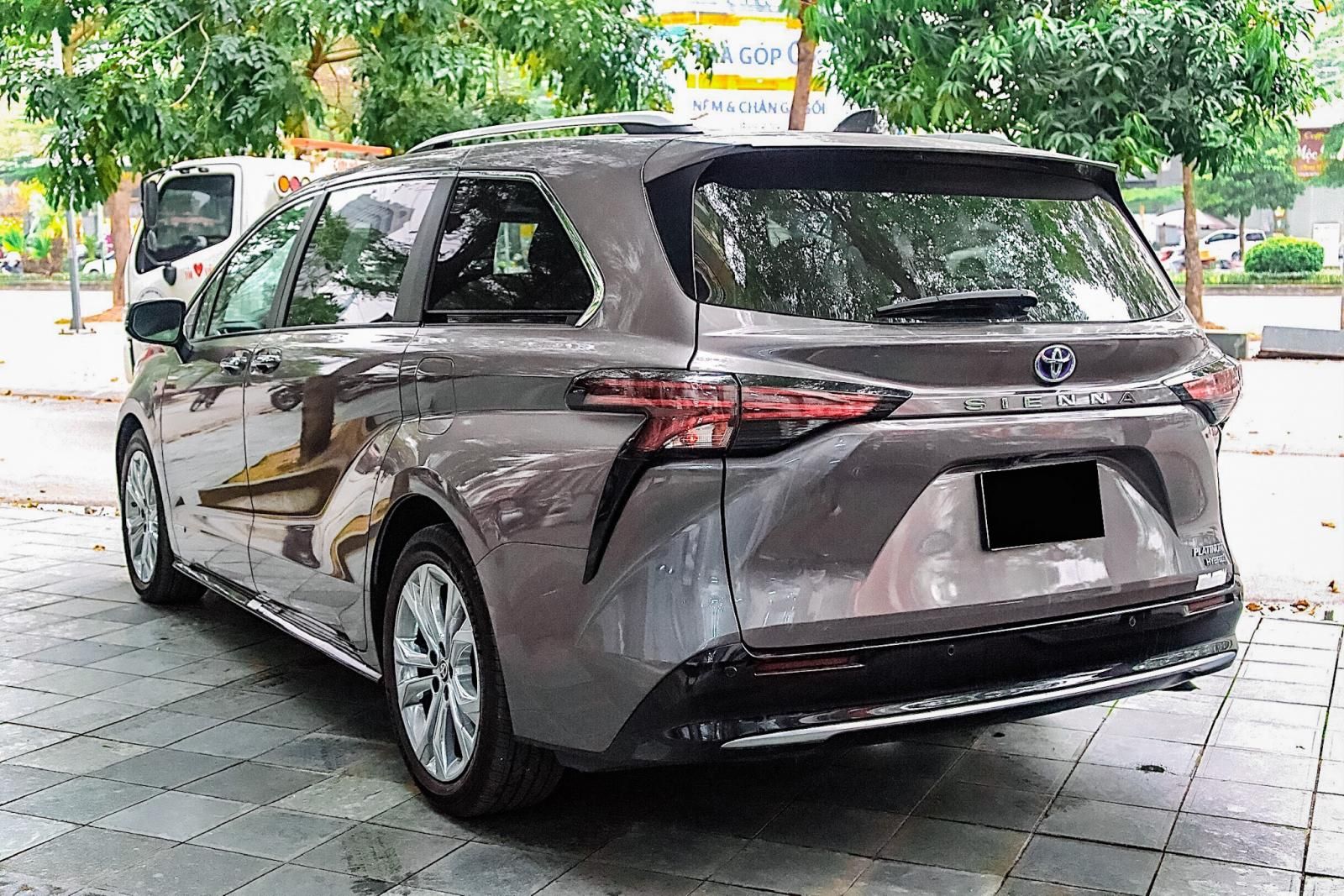 Toyota Sienna 2020 - Màu xám đặc biết hiếm có tại VN