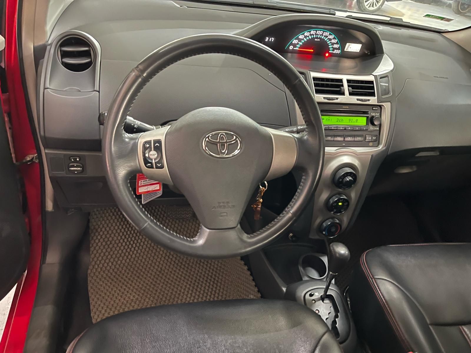 Toyota Yaris 2011 - Cần bán gấp xe chính chủ giá 320tr