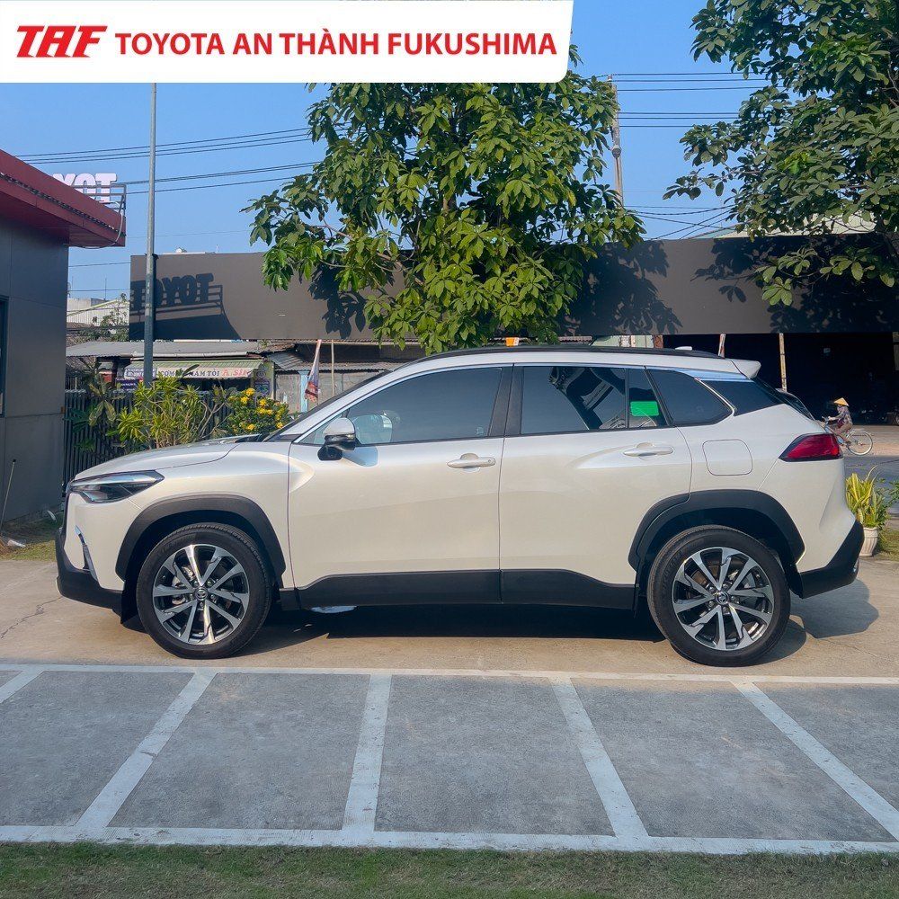 Toyota Corolla Cross 2021 - Xe lướt màu trắng