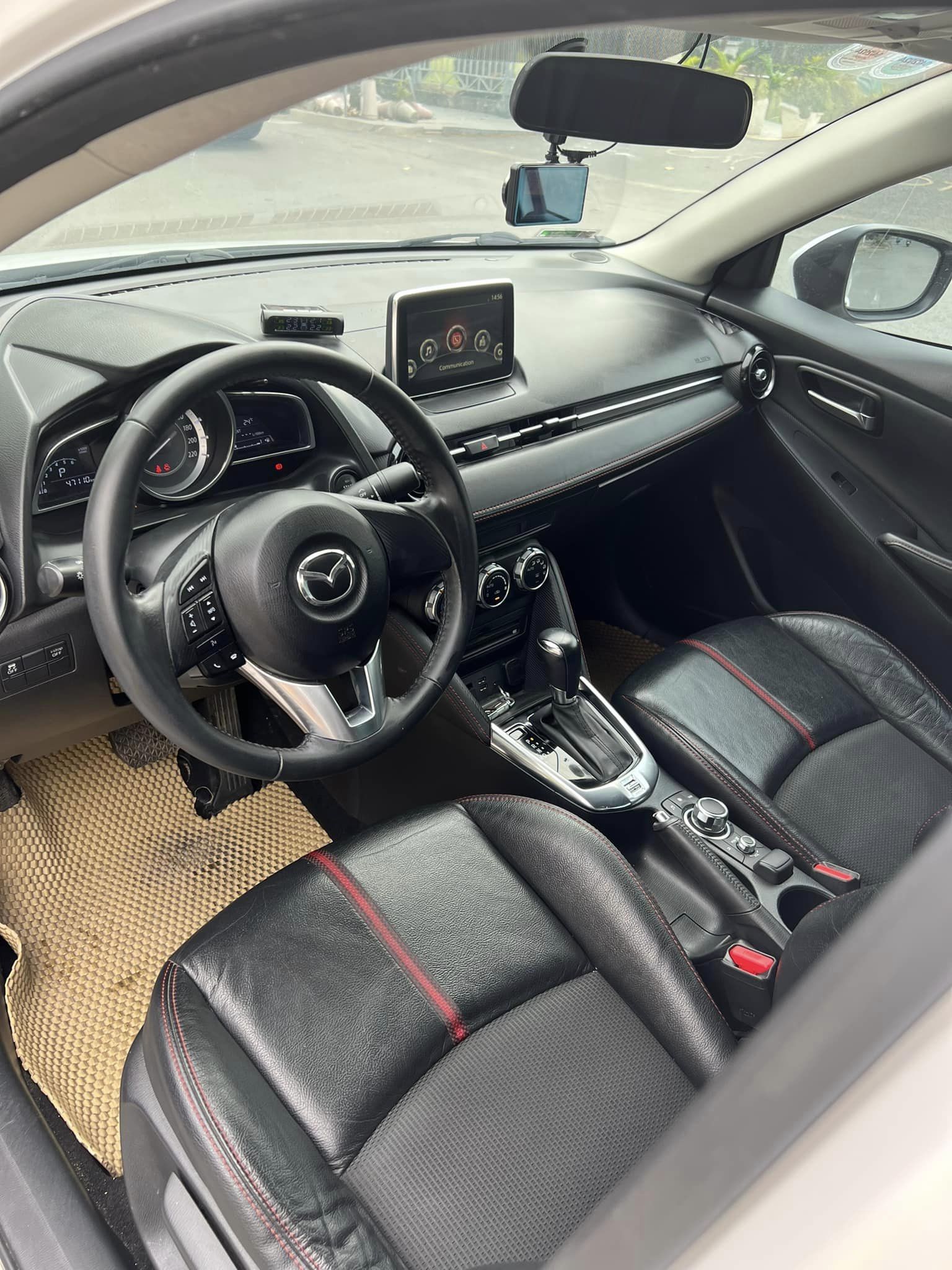 Mazda 2 2018 - Lốp theo xe vẫn còn