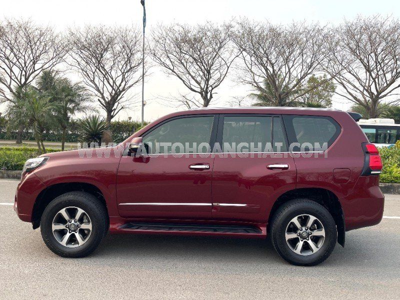 Toyota Land Cruiser Prado 2011 - Màu đỏ, xe nhập