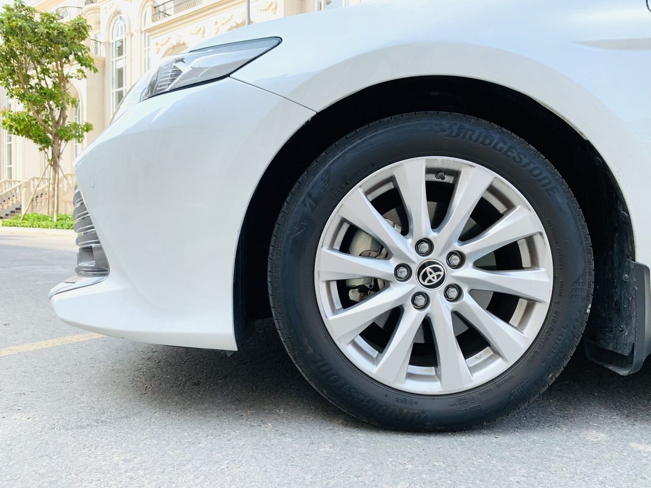 Toyota Camry 2020 - Nhập Thái, siêu lướt 17.000km cực đẹp, biển Bình Dương