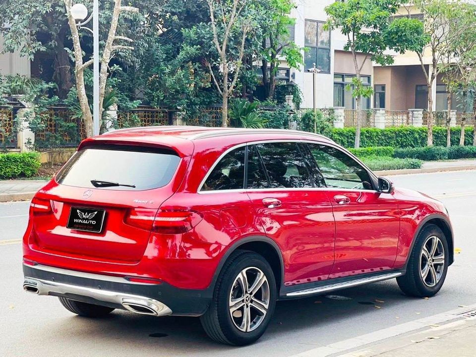 Mercedes-Benz GLC 200 2018 - Màu đỏ, giá tốt