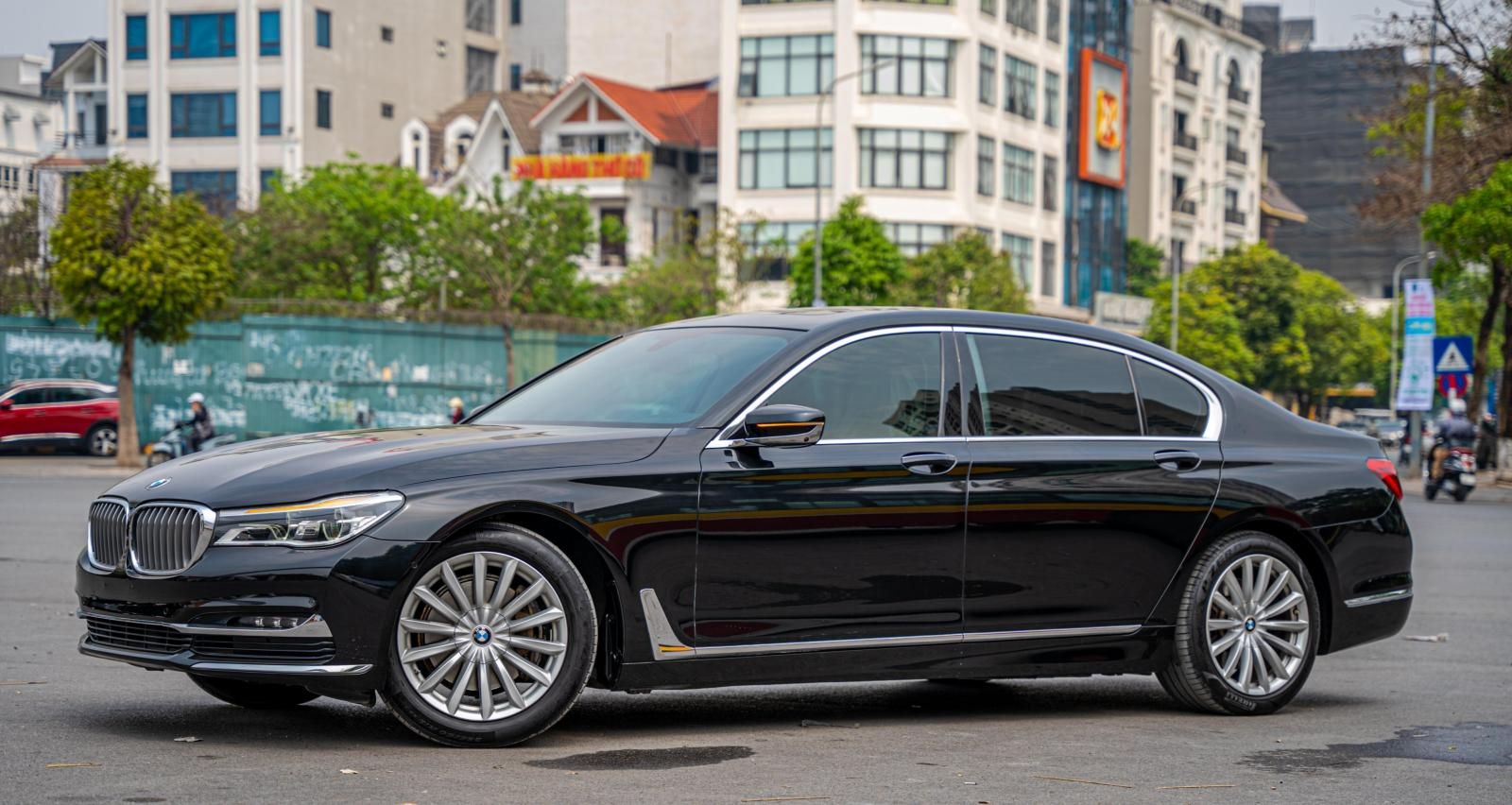 BMW 740Li 2018 - Xe màu đen sang trọng