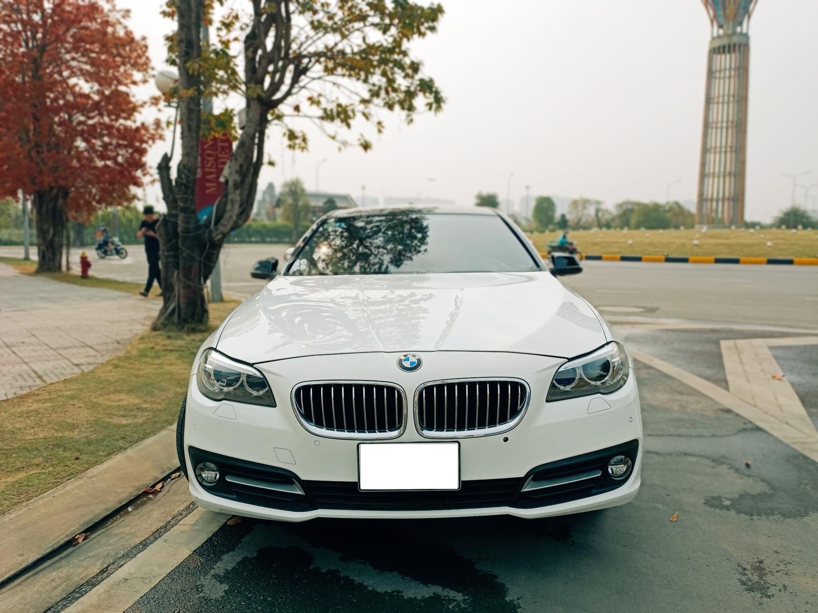 BMW 520i 2015 - Xe màu trắng, giá chỉ 930 triệu