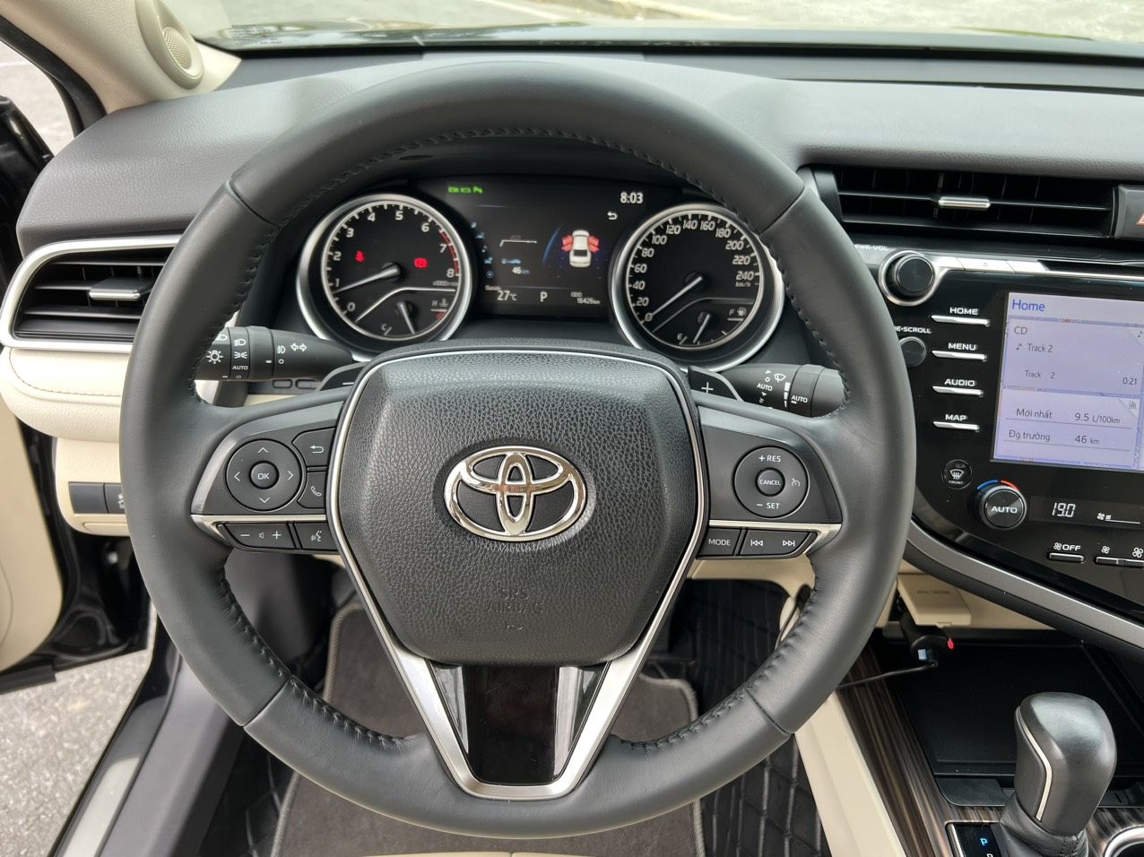 Toyota Camry 2021 - Màu đen, xe nhập