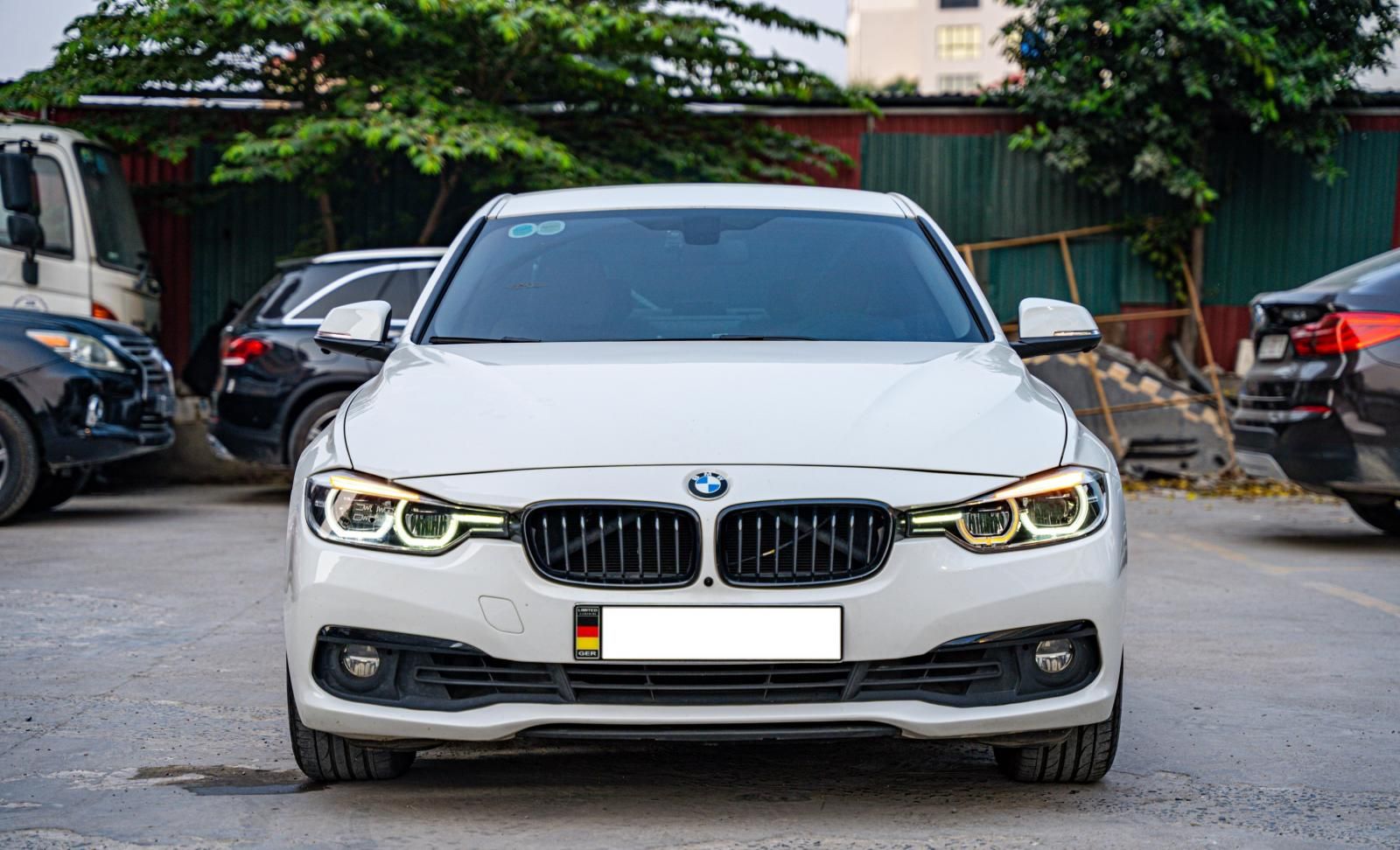 BMW 320i 2016 - Xe màu trắng