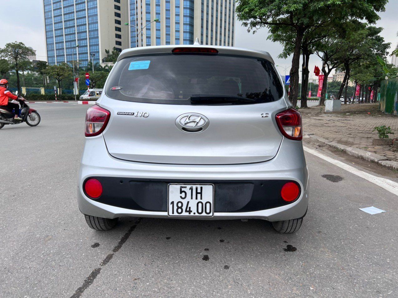 Hyundai Grand i10 2019 - Xe màu bạc