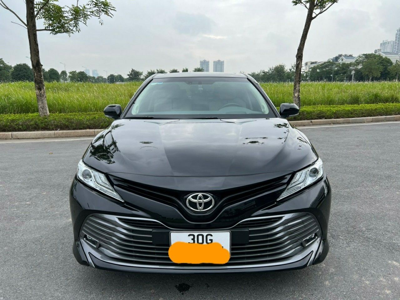 Toyota Camry 2021 - Màu đen, xe nhập