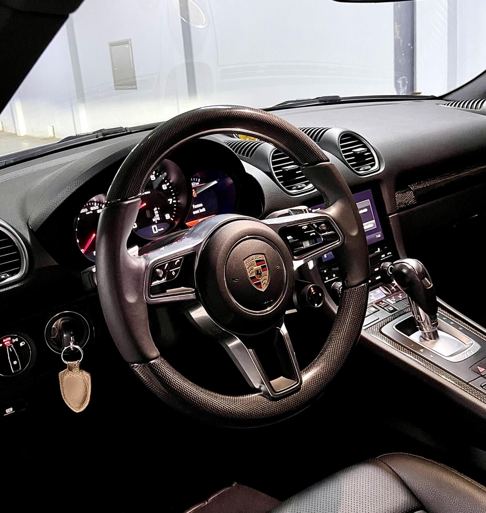 Porsche 718 2020 - Xe màu trắng sang trọng