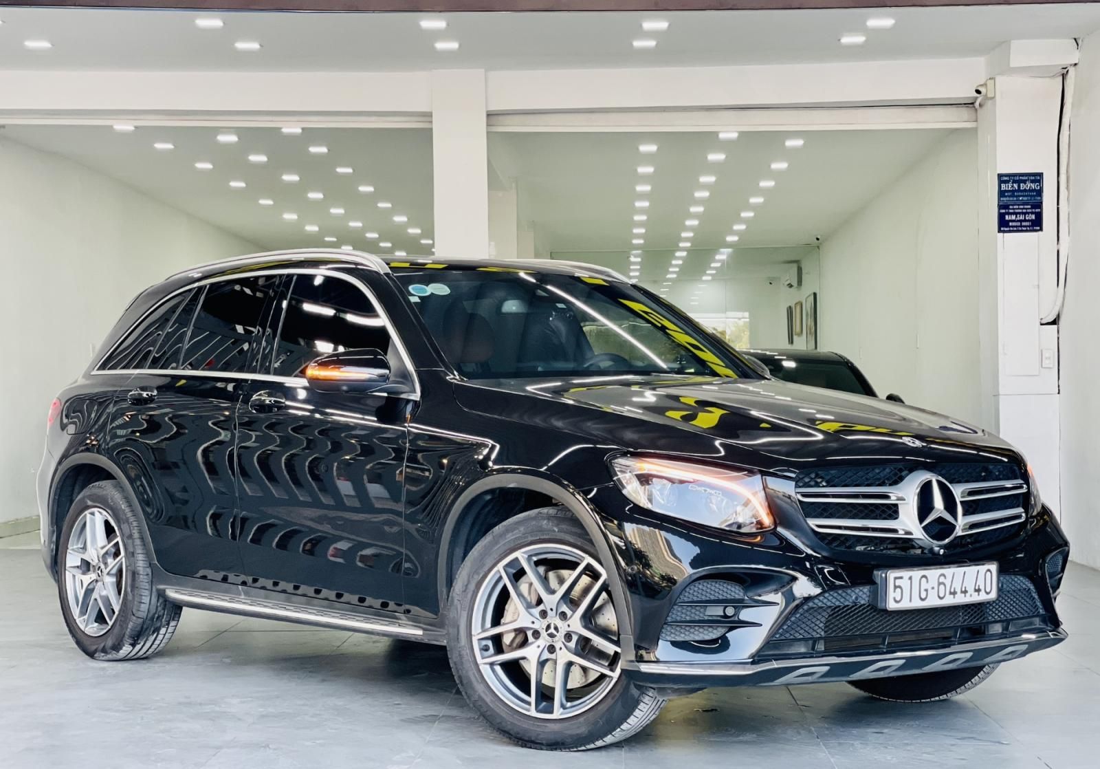 Mercedes-Benz GLC 300 2018 - Xe xuất hóa đơn công ty cực đẹp không lỗi