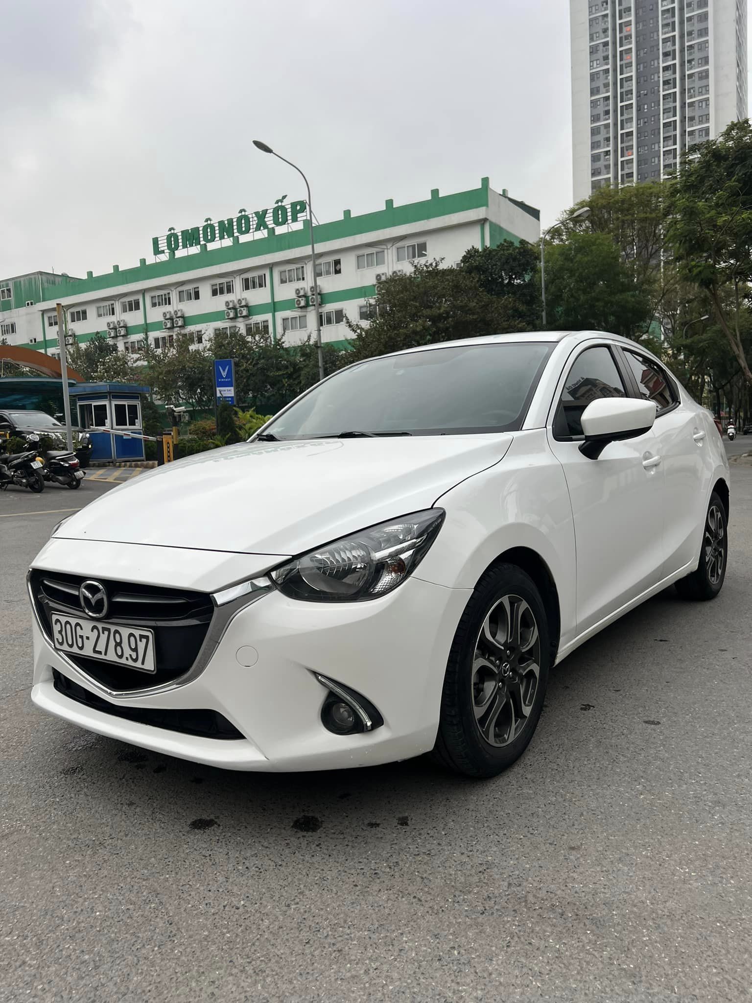 Mazda 2 2018 - Lốp theo xe vẫn còn