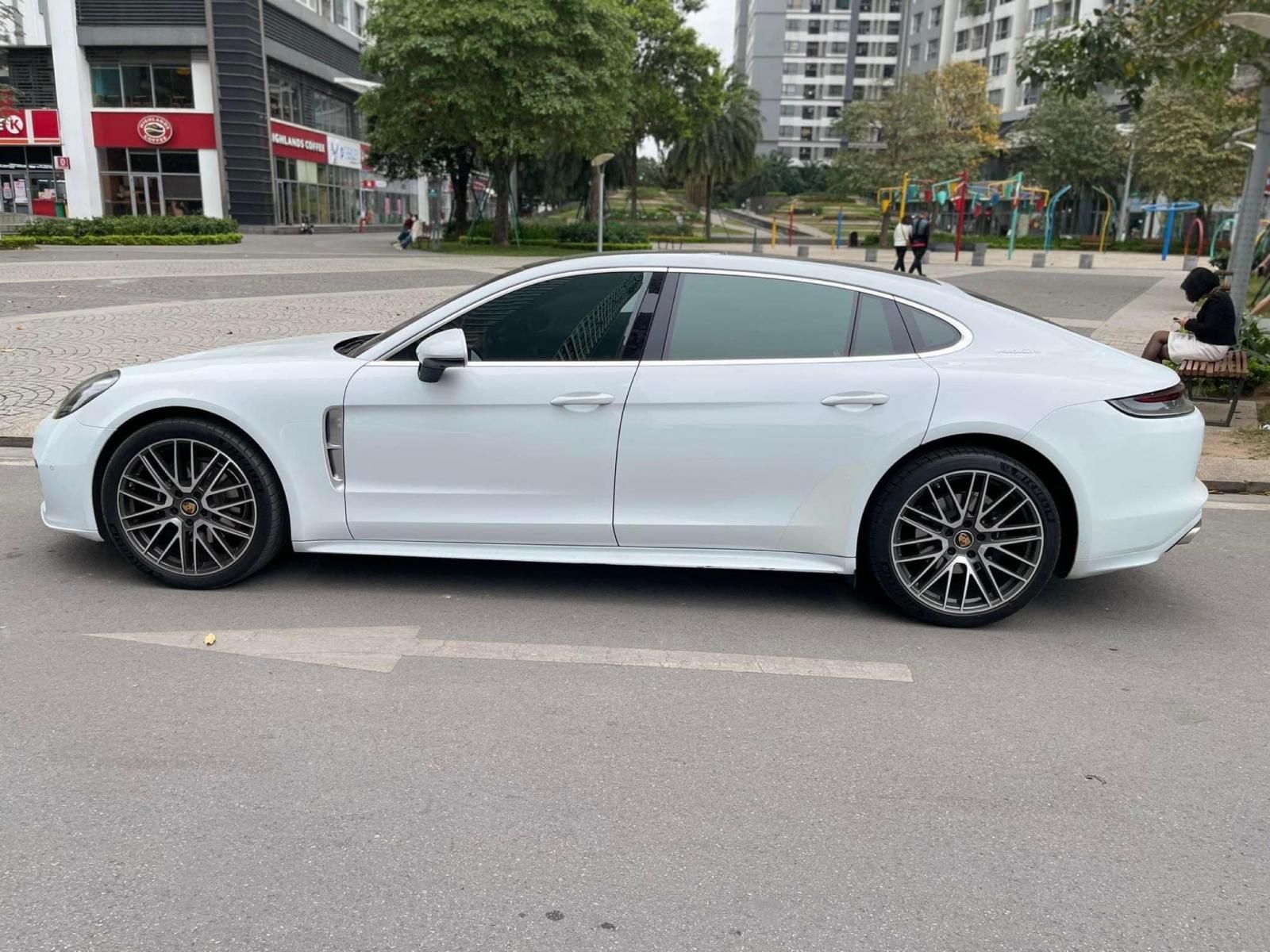 Porsche Panamera 2021 - Chính chủ bán xe model 2022, lướt 8000km