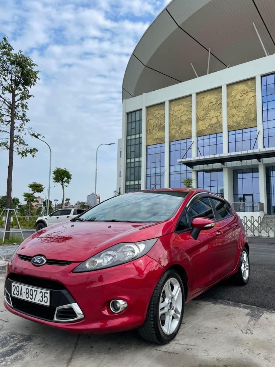 Ford Fiesta 2013 - Màu đỏ