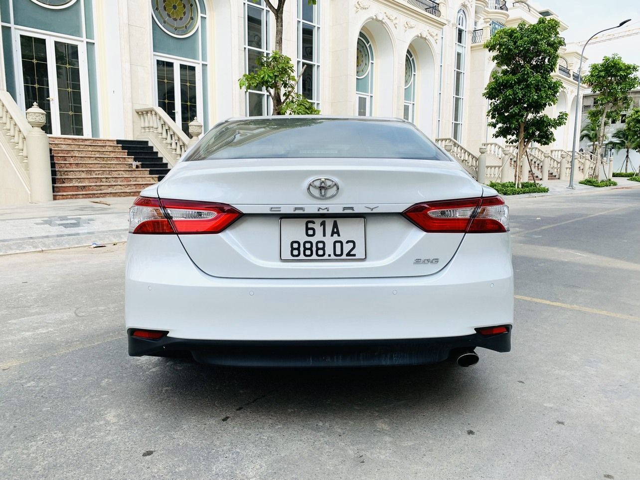 Toyota Camry 2020 - Nhập Thái, siêu lướt 17.000km cực đẹp, biển Bình Dương