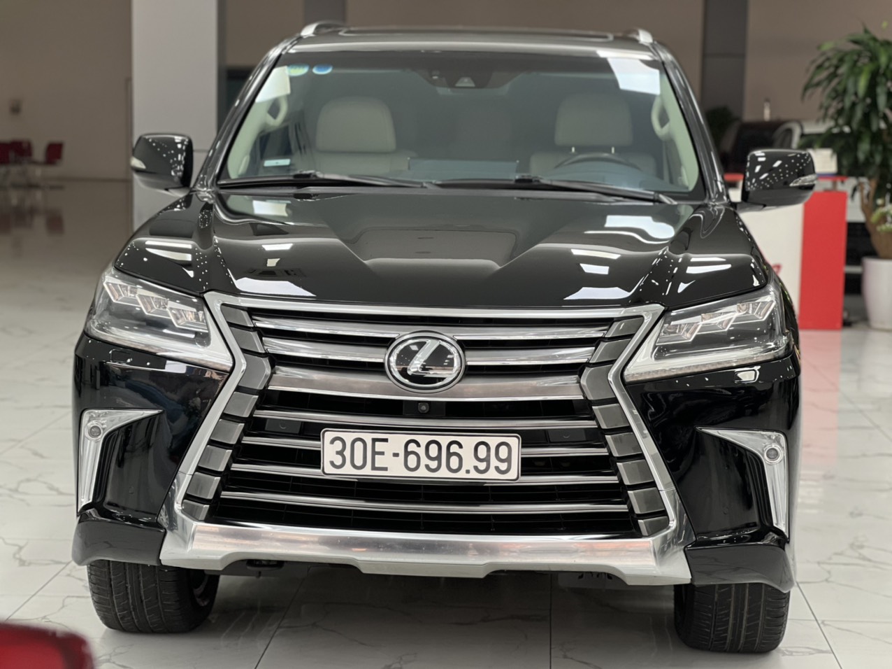 Lexus LX 570 2016 - Cần bán gấp Lexus LX 570 đời 2016, màu đen, xe nhập Mỹ xe siêu đẹp