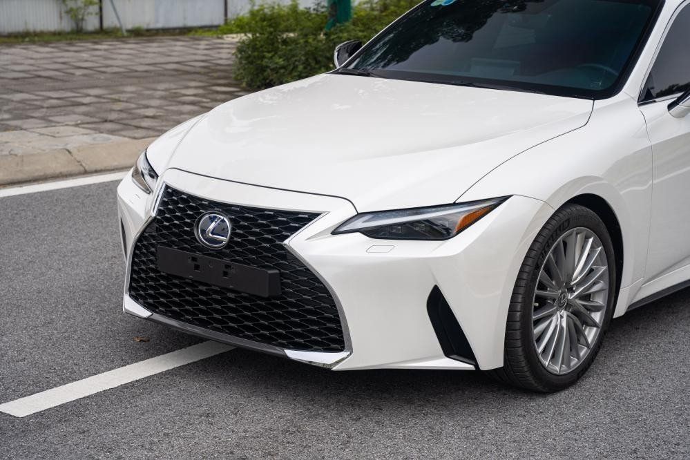 Lexus IS 300 2021 - Xe màu trắng, xe nhập