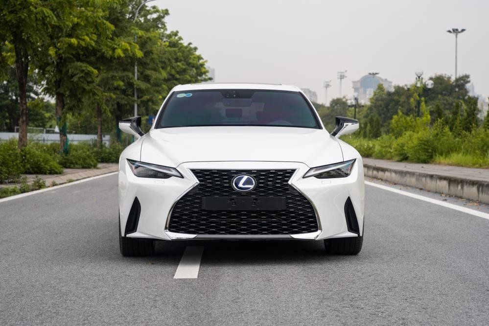 Lexus IS 300 2021 - Xe màu trắng, xe nhập