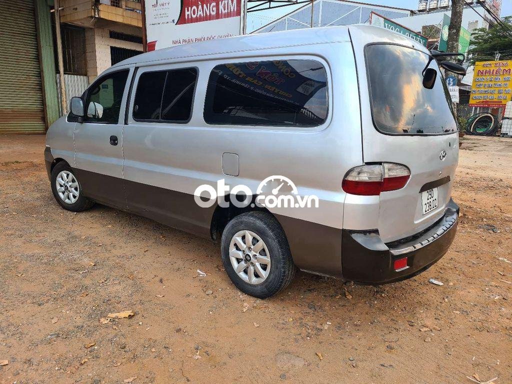 Hyundai Starex Huyn dai .6 chổ 800kg 2004 - Huyn dai starex.6 chổ 800kg