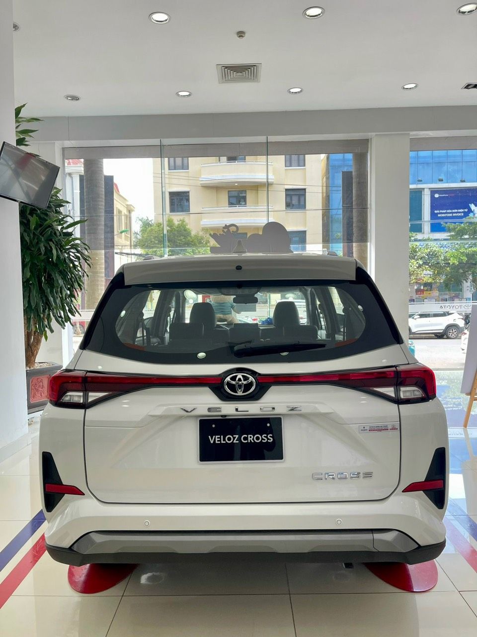 Toyota Veloz Cross 2023 - Liên hệ hotline ngay để nhận ưu đãi giảm giá và nhiều voucher