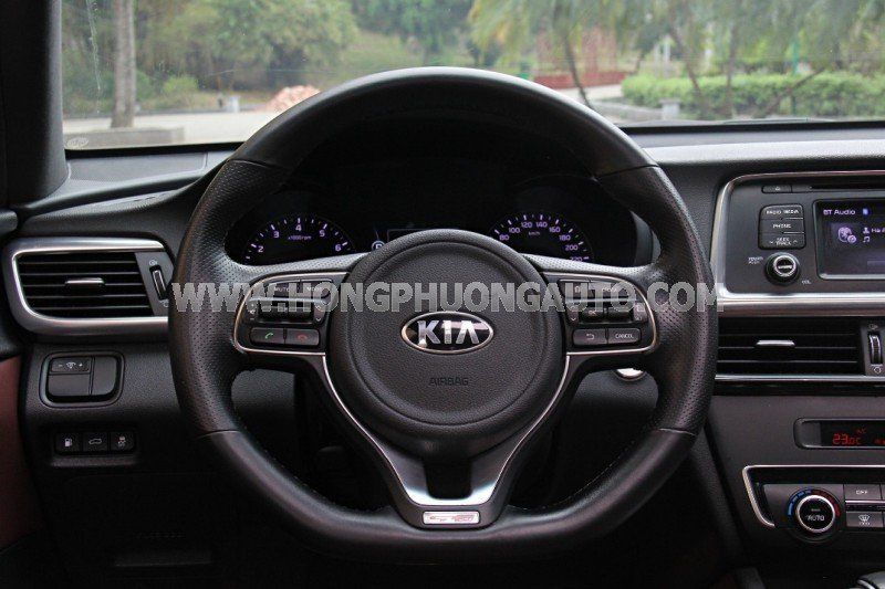 Kia K5 2017 - Biển thành phố