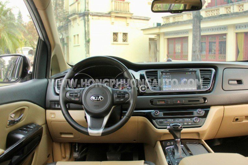 Kia Sedona 2016 - Màu bạc, số tự động