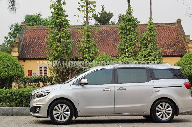 Kia Sedona 2016 - Màu bạc, số tự động