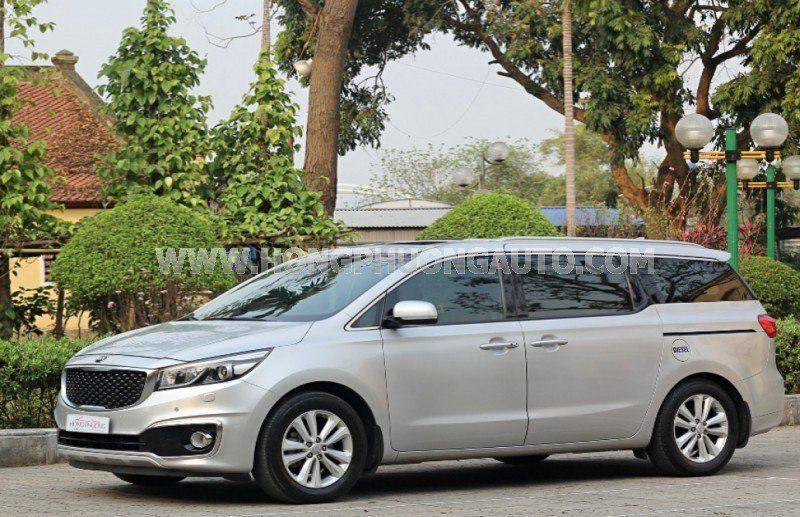 Kia Sedona 2016 - Màu bạc, số tự động