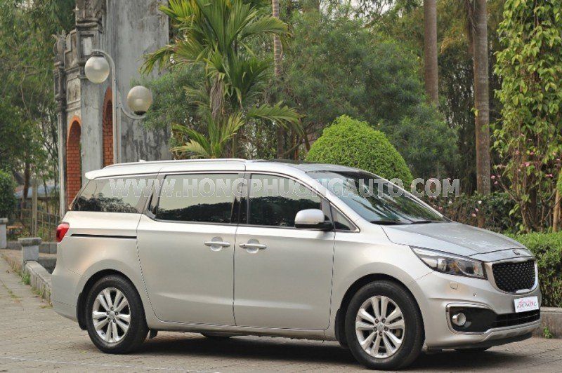 Kia Sedona 2016 - Màu bạc, số tự động