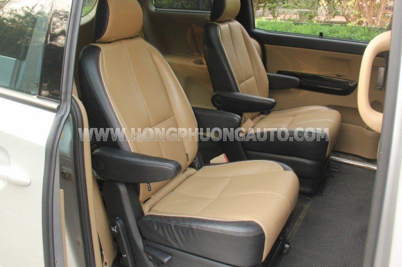 Kia Sedona 2016 - Màu bạc, số tự động