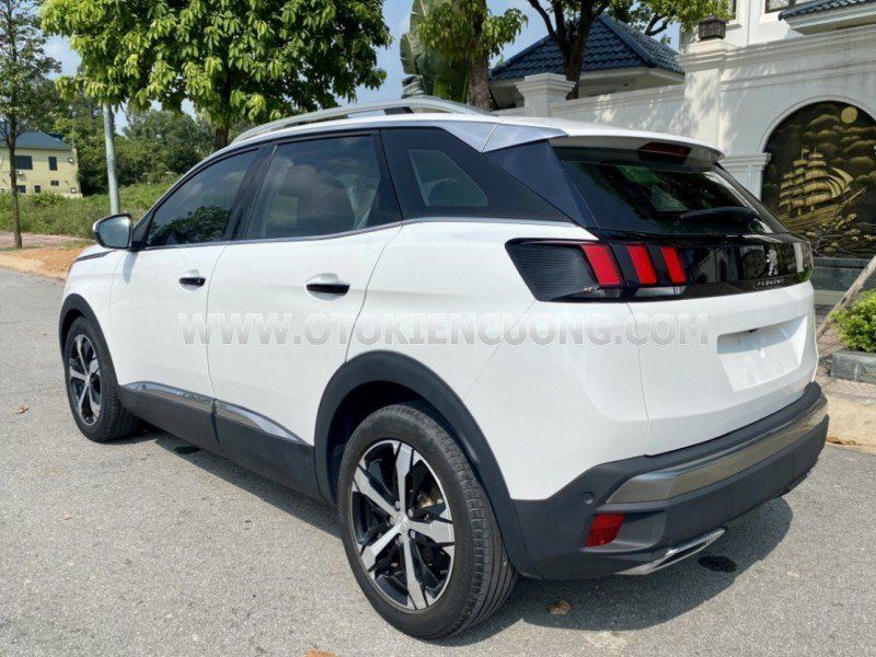 Peugeot 3008 2018 - Màu trắng, nhập khẩu, 820 triệu