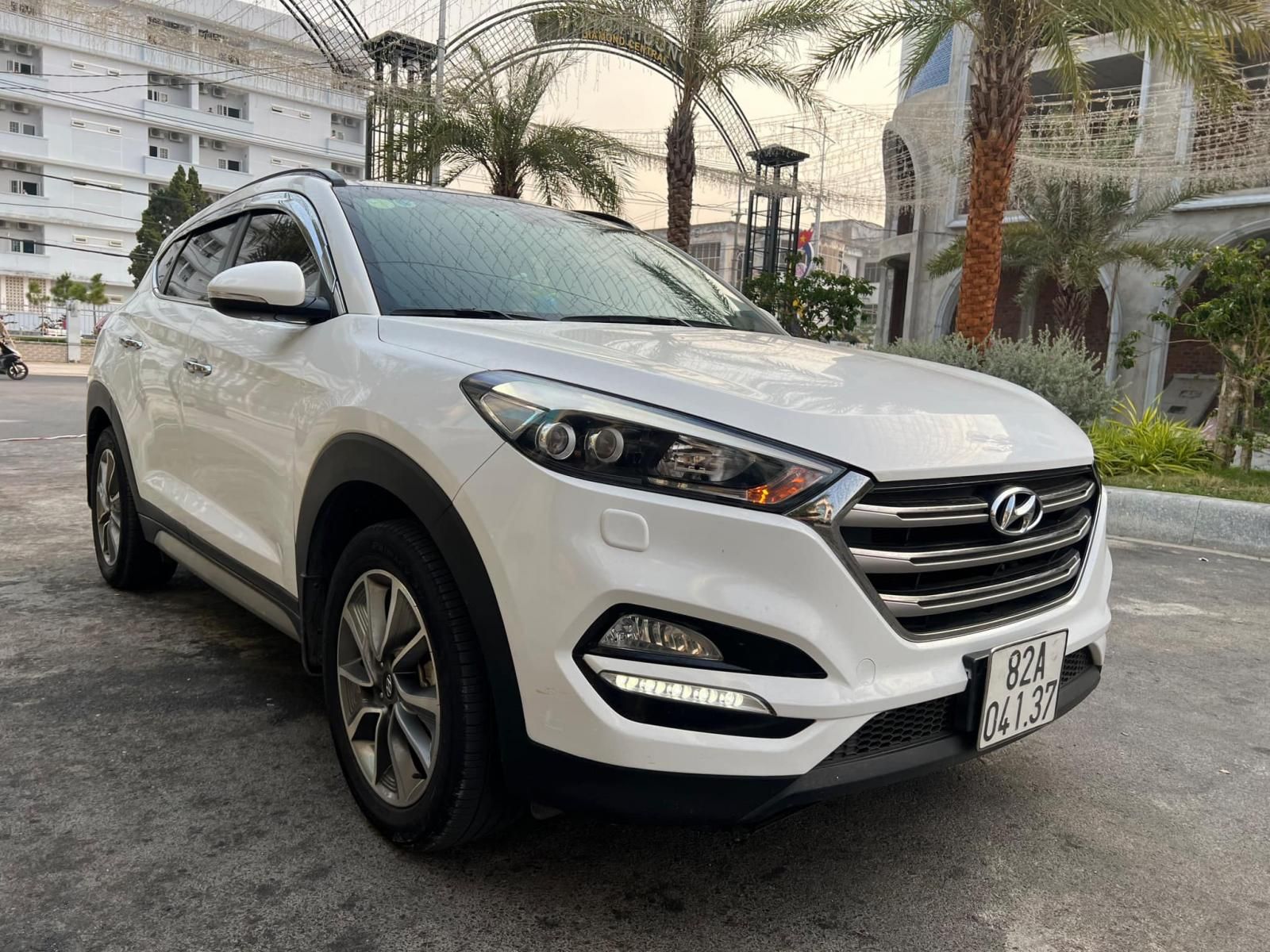 Hyundai Tucson 2017 - Màu trắng, nhập khẩu, giá chỉ 670 triệu