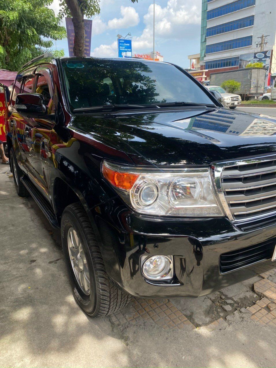 Toyota Land Cruiser 2011 - Dòng xe SUV hầm hố, gầm cao