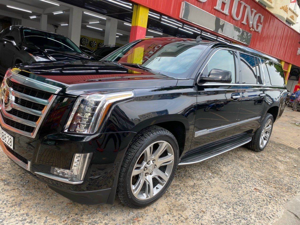 Cadillac Escalade 2015 - Màu đen, xe nhập, số tự động