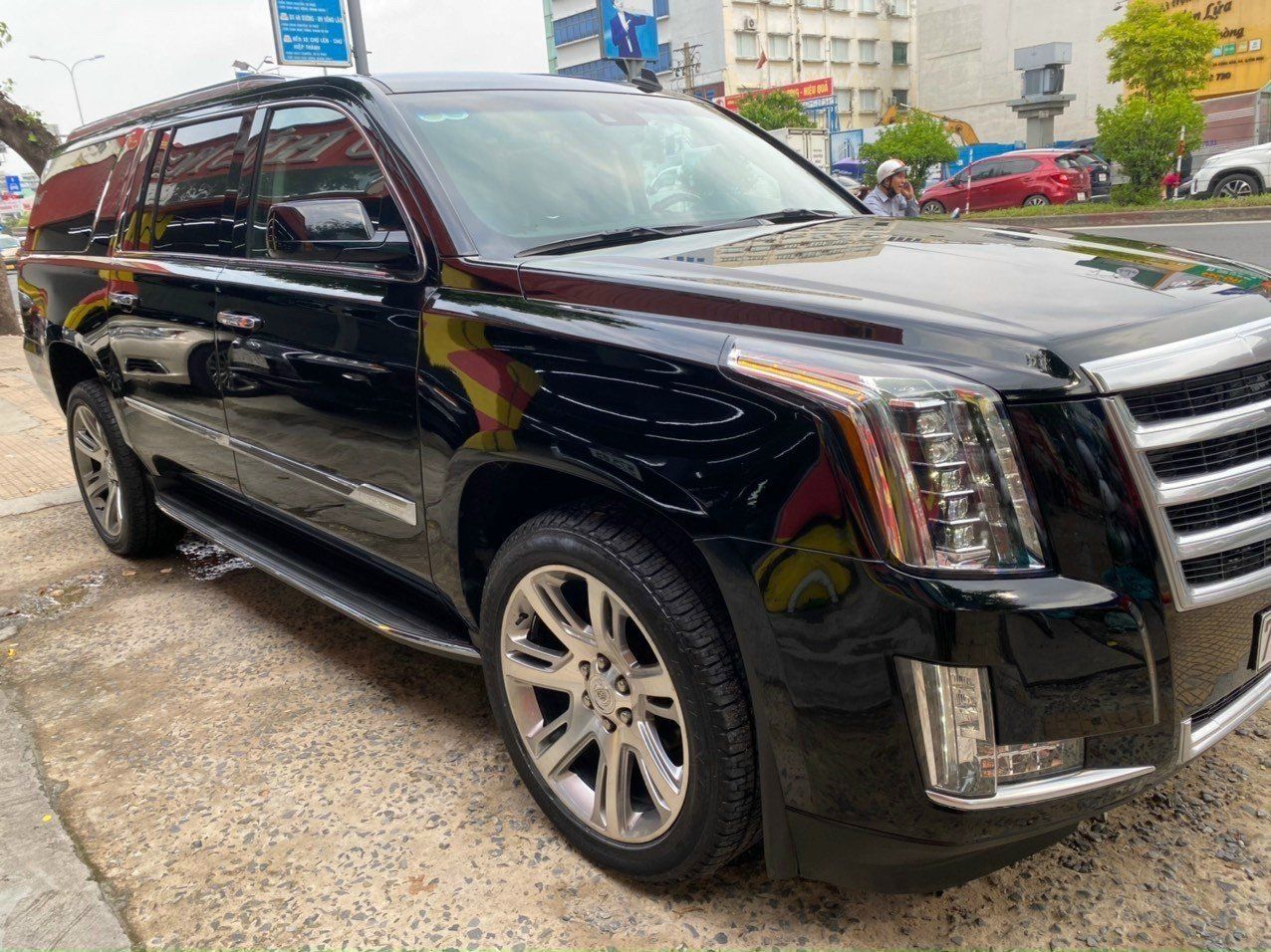 Cadillac Escalade 2015 - Màu đen, xe nhập, số tự động