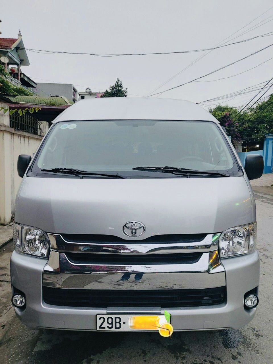 Toyota Hiace 2018 - Máy dầu, chạy 1,4 vạn kilomet, tên công ty xuất hoá đơn