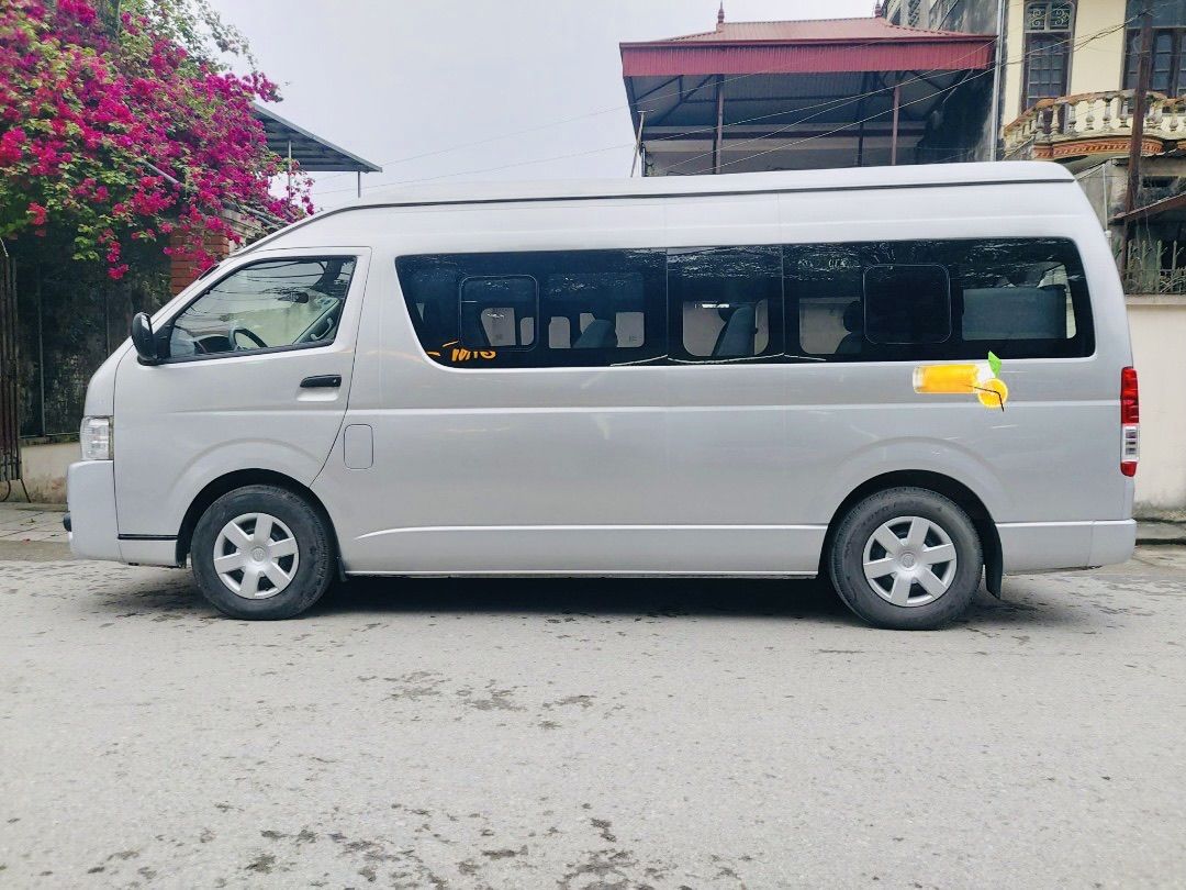 Toyota Hiace 2018 - Máy dầu, chạy 1,4 vạn kilomet, tên công ty xuất hoá đơn