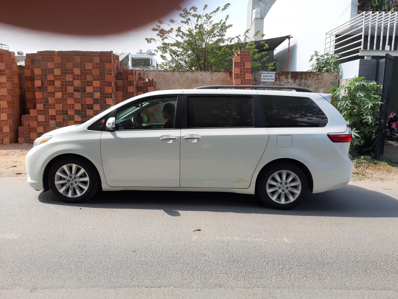 Toyota Sienna 2016 - Xe màu trắng