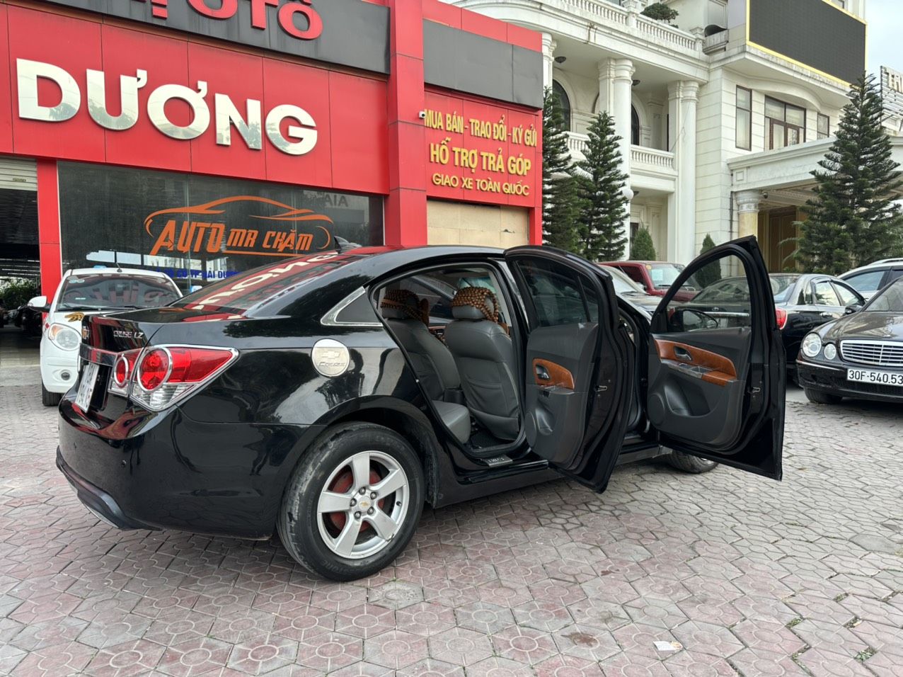 Chevrolet Cruze 2011 - Màu đen