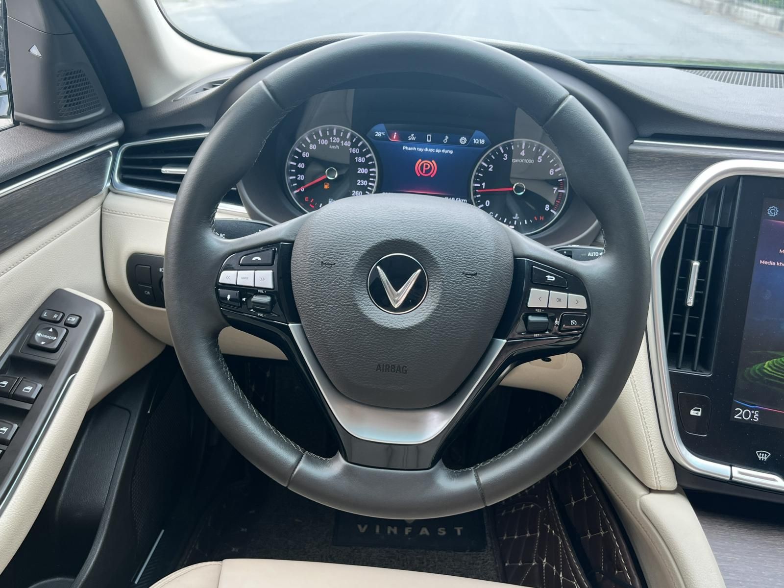 VinFast LUX A2.0 2021 - Xe đẹp, giá tốt, hỗ trợ trả góp 70%, xe trang bị full options