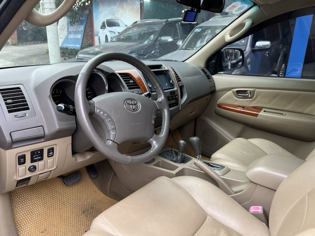 Toyota Fortuner 2009 - Màu đen