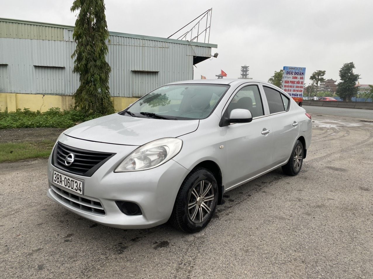 Nissan Sunny 2013 - Màu bạc, 205 triệu