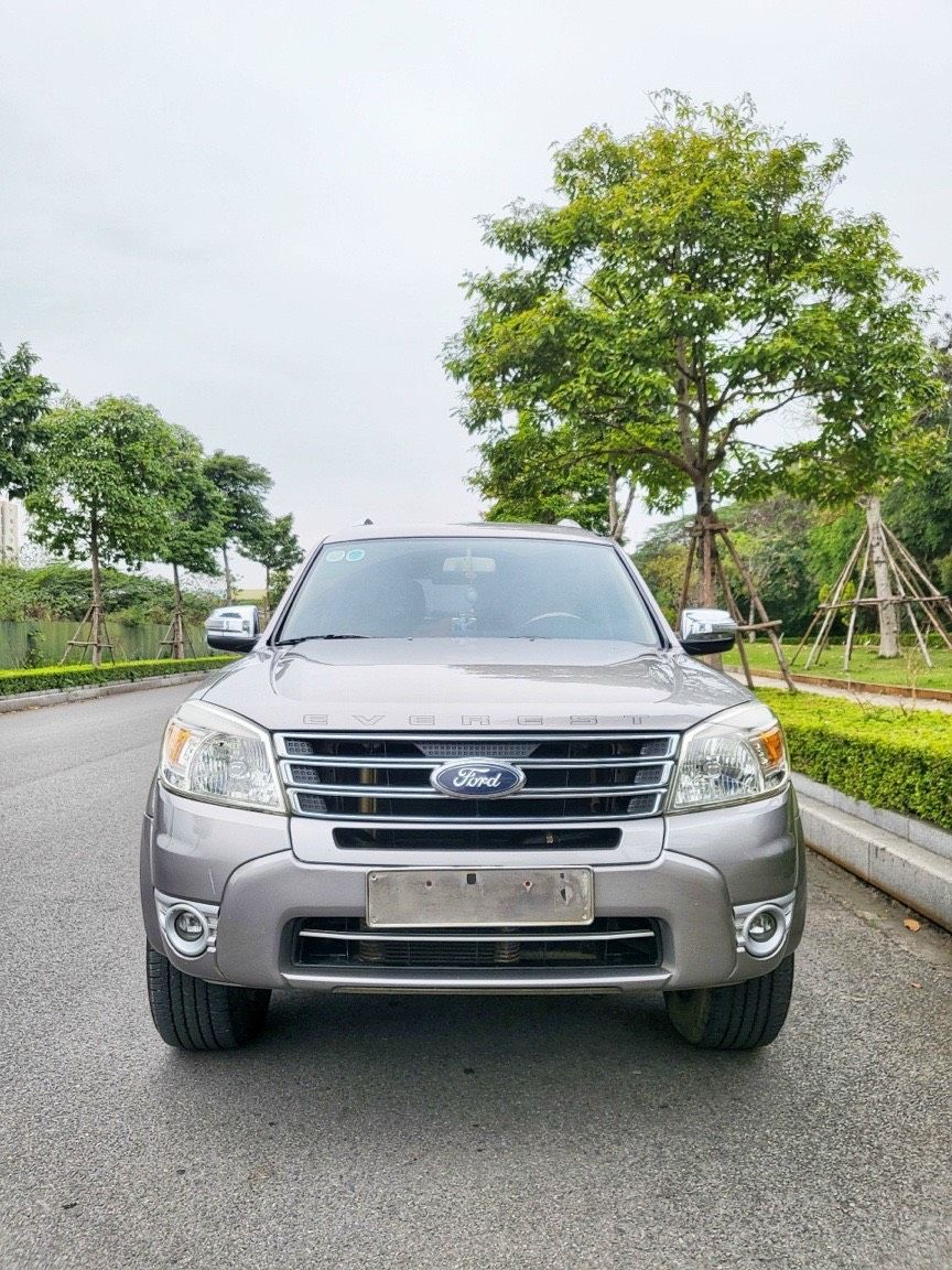 Ford Everest 2013 - Màu bạc, giá 415tr