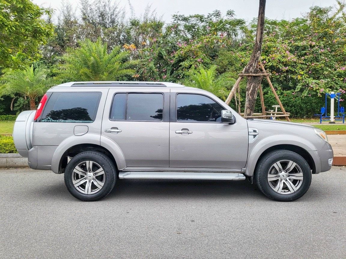 Ford Everest 2013 - Màu bạc, giá 415tr