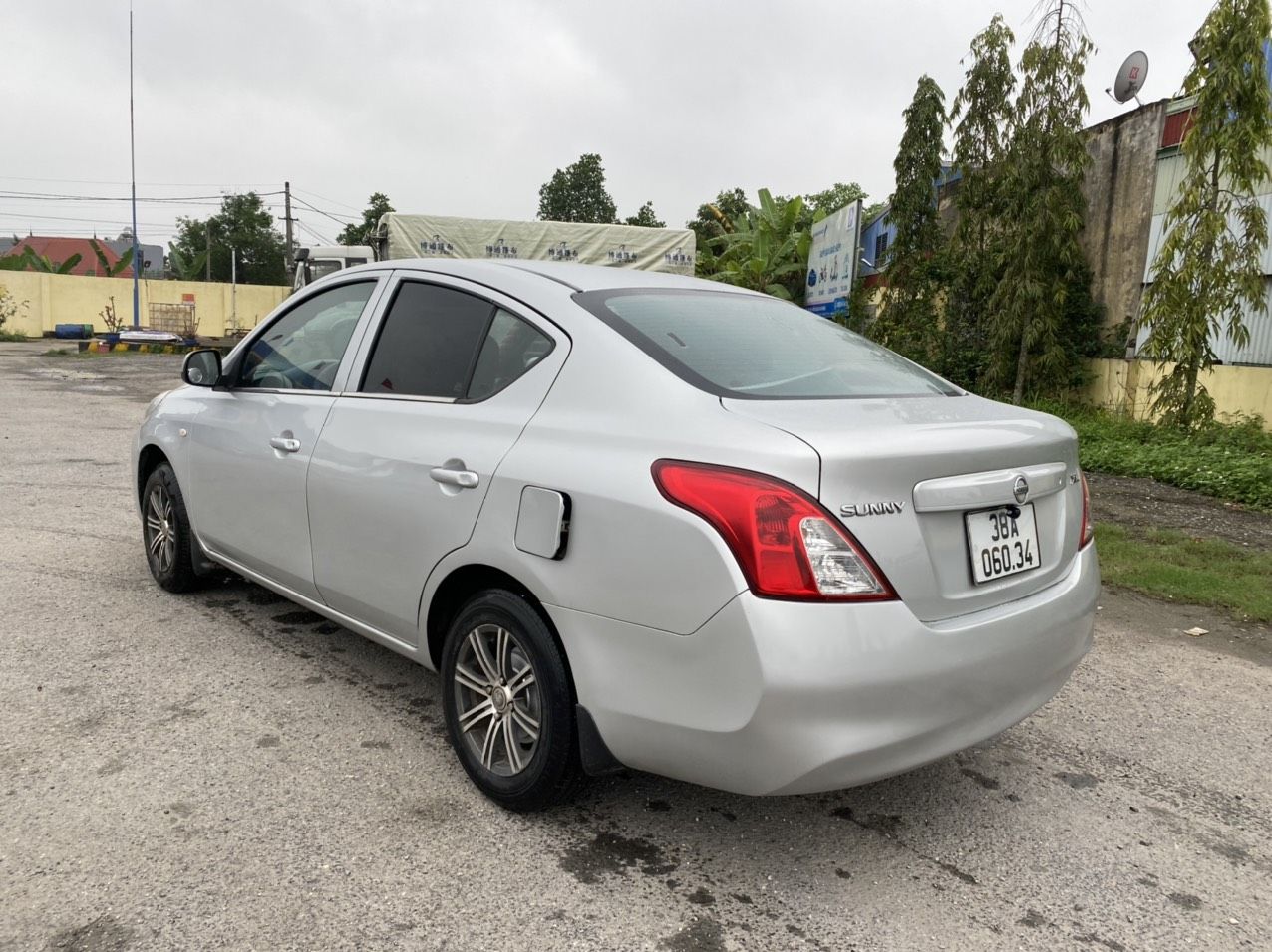 Nissan Sunny 2013 - Màu bạc, 205 triệu