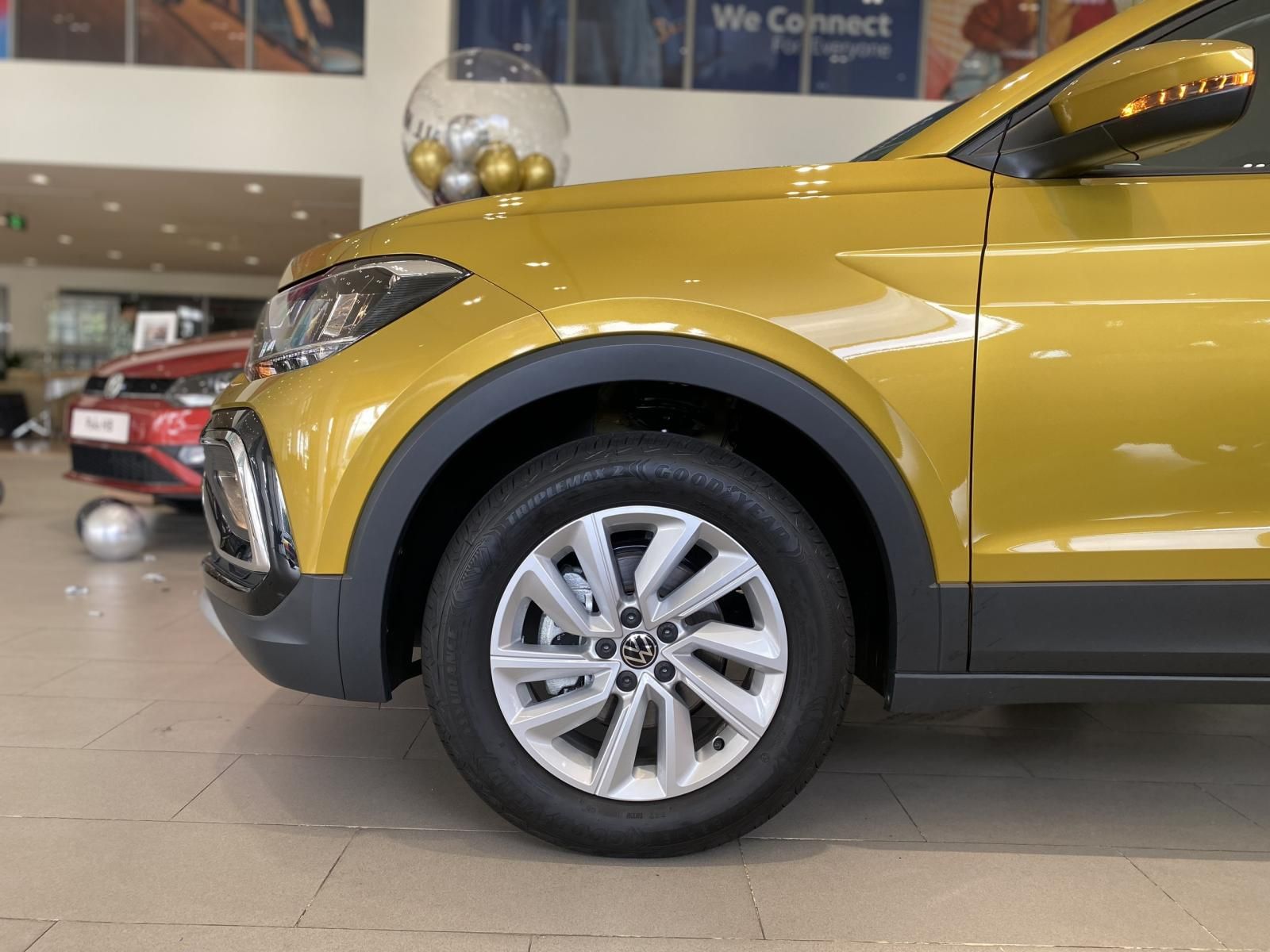 Volkswagen T-Cross 2023 - Màu vàng cá tính trẻ trung, khuyến mãi lên đến 250 triệu - SUV đô thị duy nhất tháng này